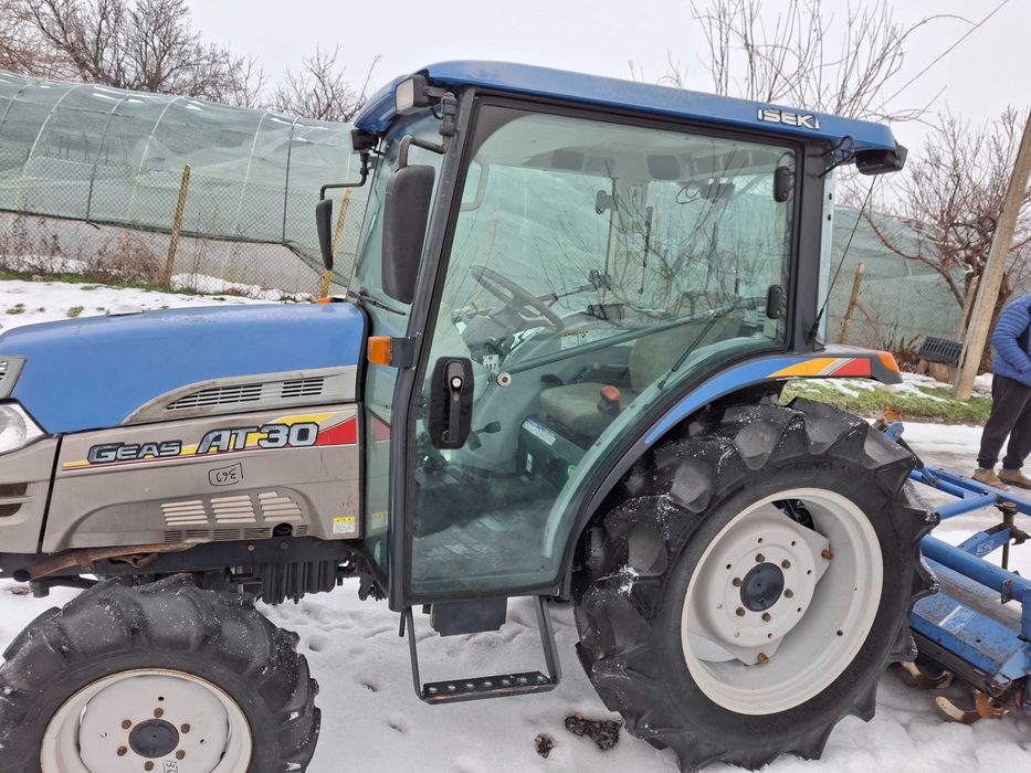 Продавам японски трактор  Исеки Ат 30.