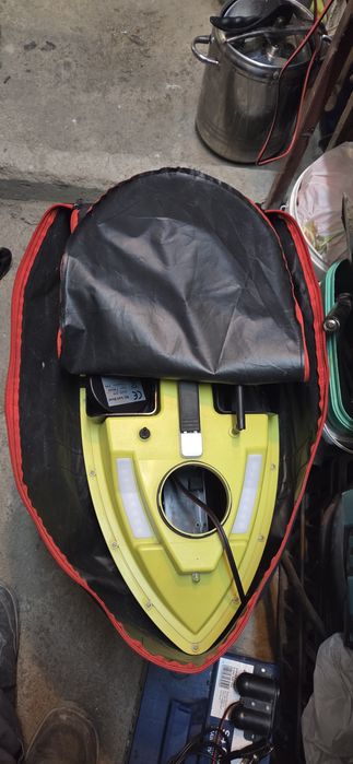 Лодка за захранка за риболов