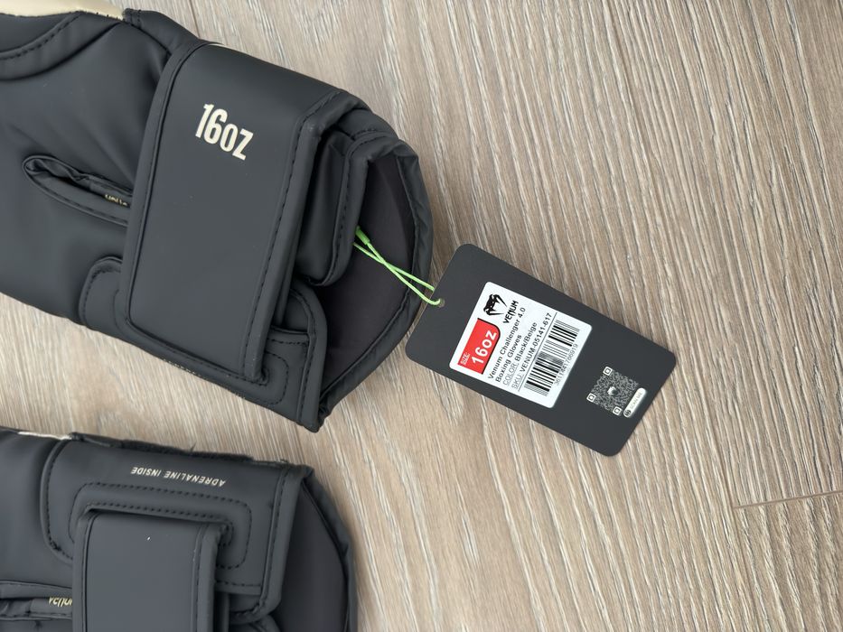 Manusi de box Venum noi