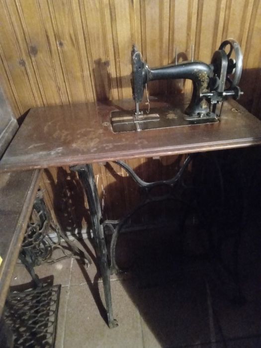 Masina de cusut  SINGER antica ,din 1920, in stare de functionare