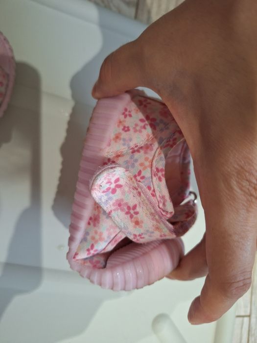 Tenisi/papuci de casa ca noi