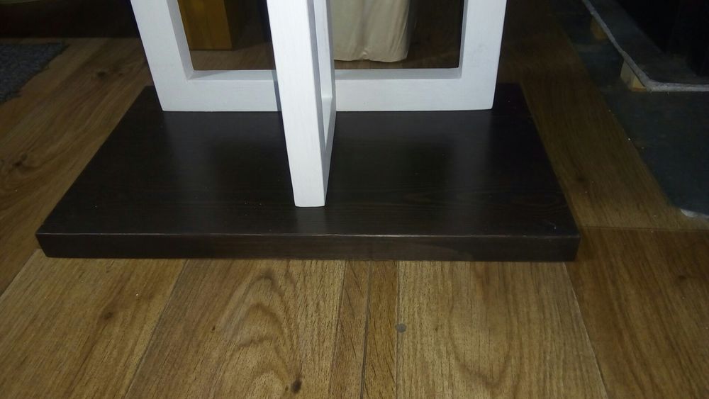 Напольная подставка для цветов.