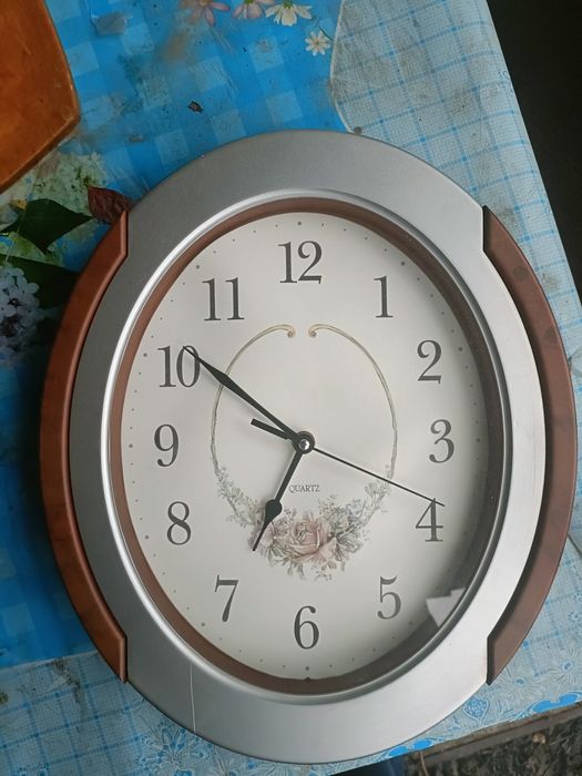 Часы настенные, статуэтки разные и