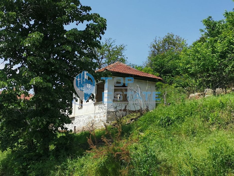 Тухлена къща за ремонт с прекрасна панорама в град Дряново