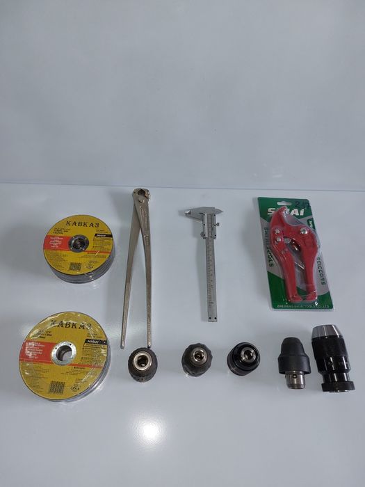 Щанги за гуми. Ключ джанти. Комплект звездогаечни ключове. Манометър