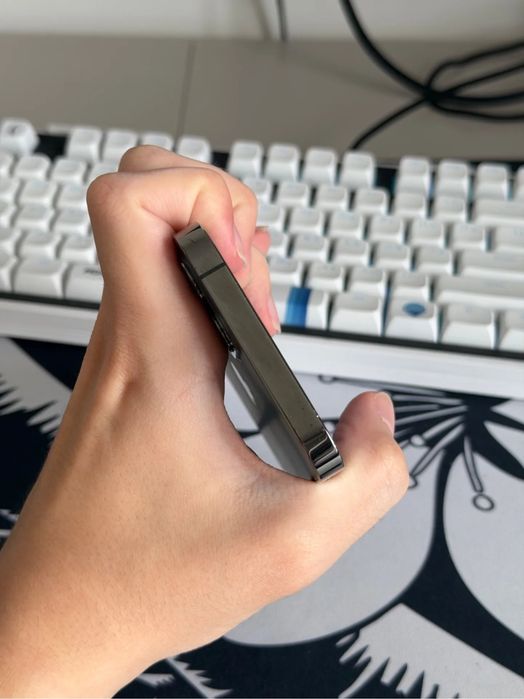 iPhone 12 Pro в идеальном состоянии