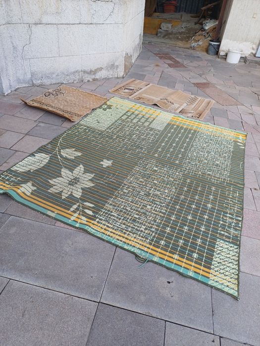 Отдам три коврика