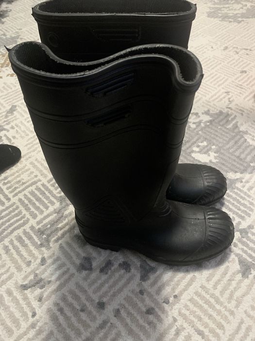 Продам резиновые сапоги