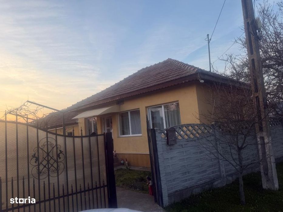Casa parter, 100 mp utili, 1090 mp teren,  Pielesti