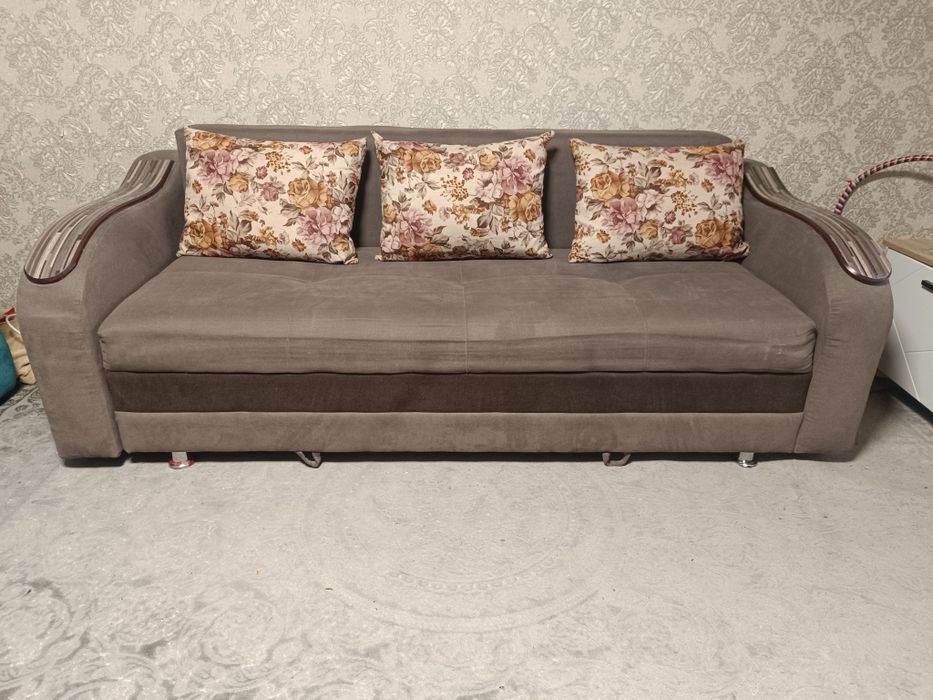 Диван.          .