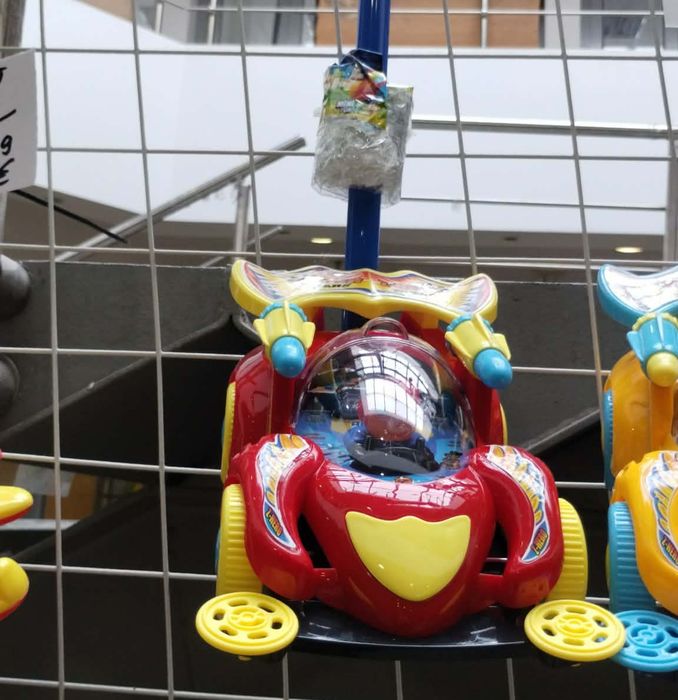 Играчка кола ,за бутане  пластмасова