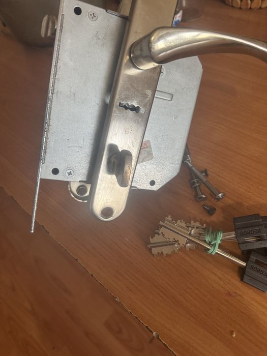 замок , 5 ключей , 7 тысяч