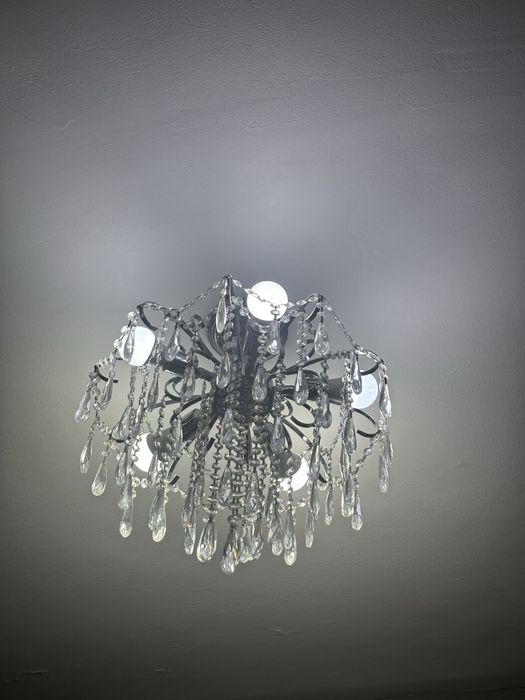 Продам люстру срочно