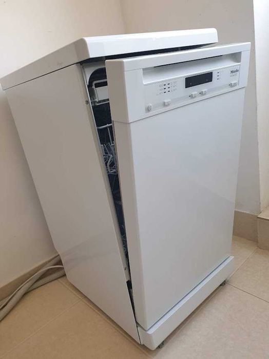 Miele Съдомиялна - 9 Комплекта - Свободностояща - 45см - Тясна
