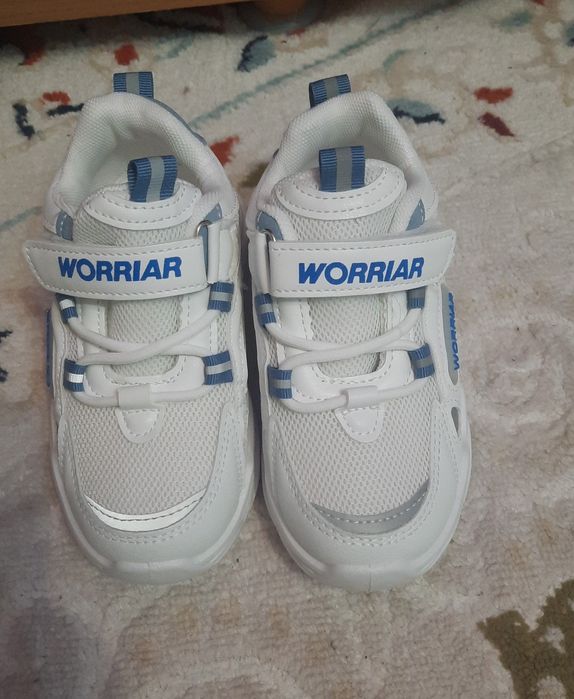 Детские кроссовки продам!