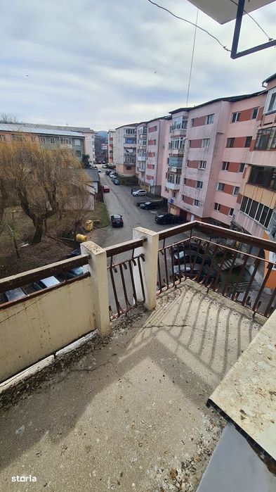 Apartament cu 2 camere de vânzare în Curtea de Argeș.