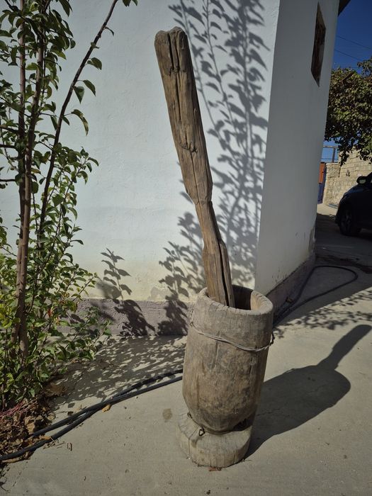 Қол Кілем тағы басқа қол өнер сатылады