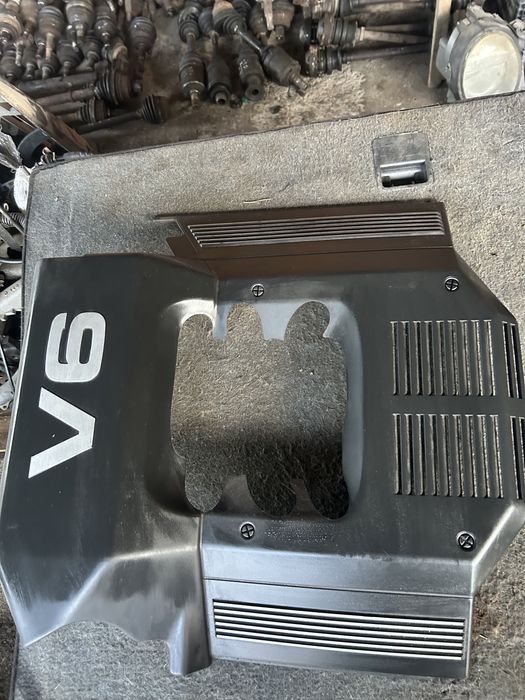 Ауди  А6 С4 матор кришка 2.6