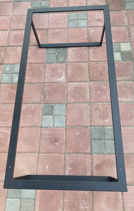 Маса холна от метал и плот