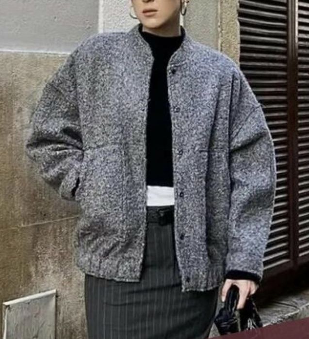 Бомбер серого цвета