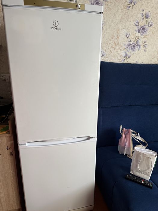 Холодильник с морозилкой