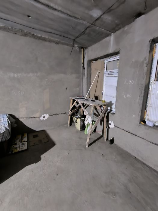 Помещение под офис магазин оптеку 34 м2. Кирпичный дом. Вдоль дороги