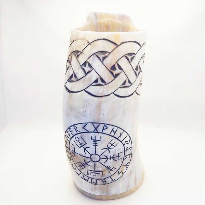 Чаши  от истински биволски рог и гравюри с викингски мотиви, тип халба