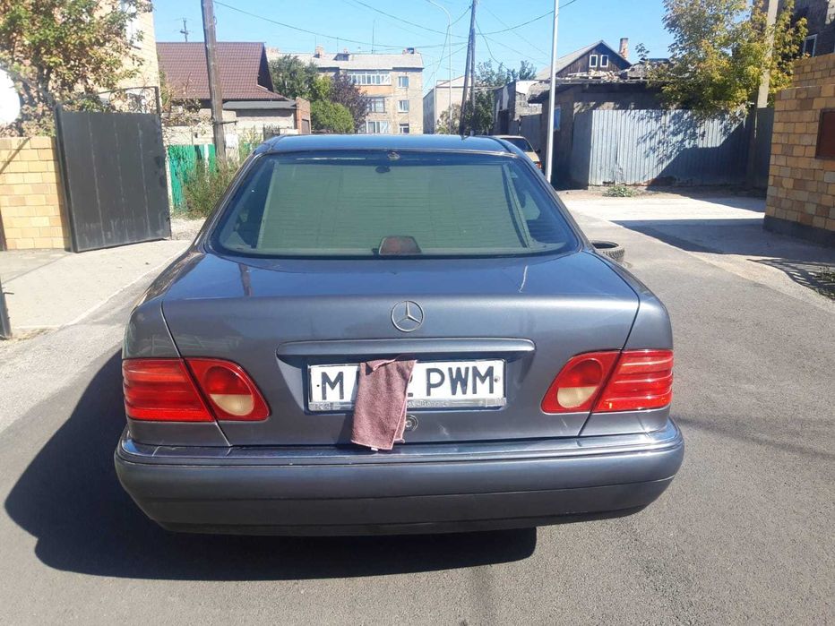 Мерседес Е 210 .