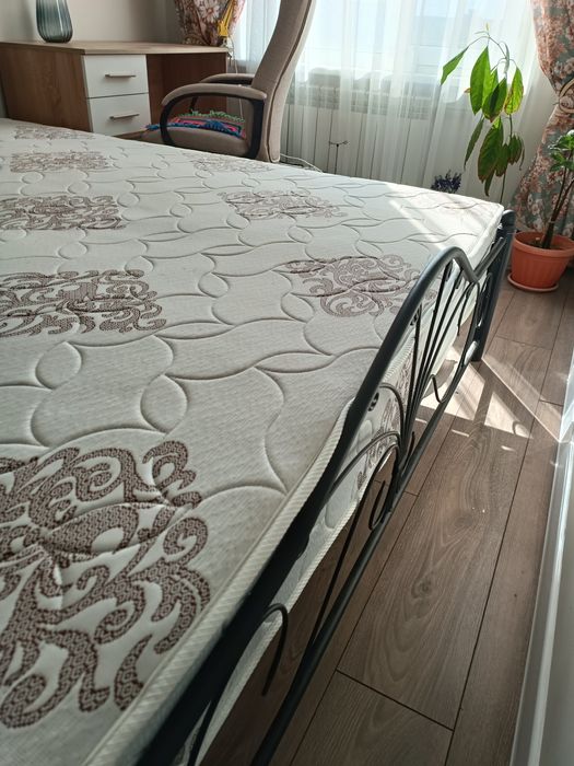Кровать двуспальная