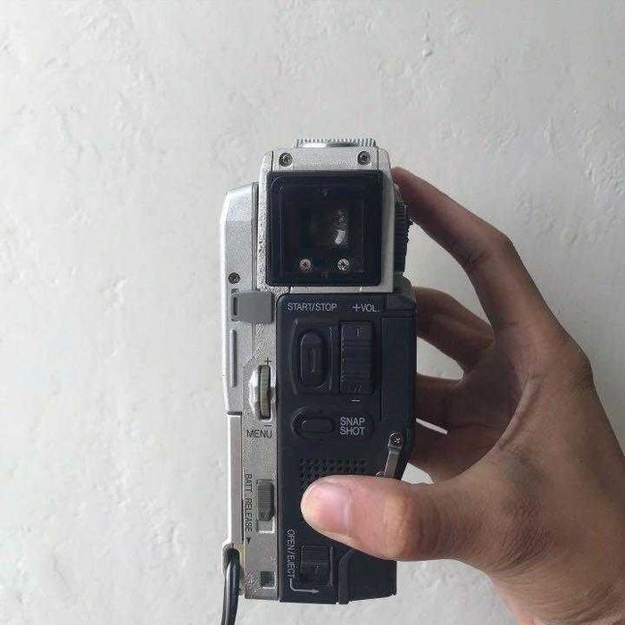 Видеокамера JVC DVM80