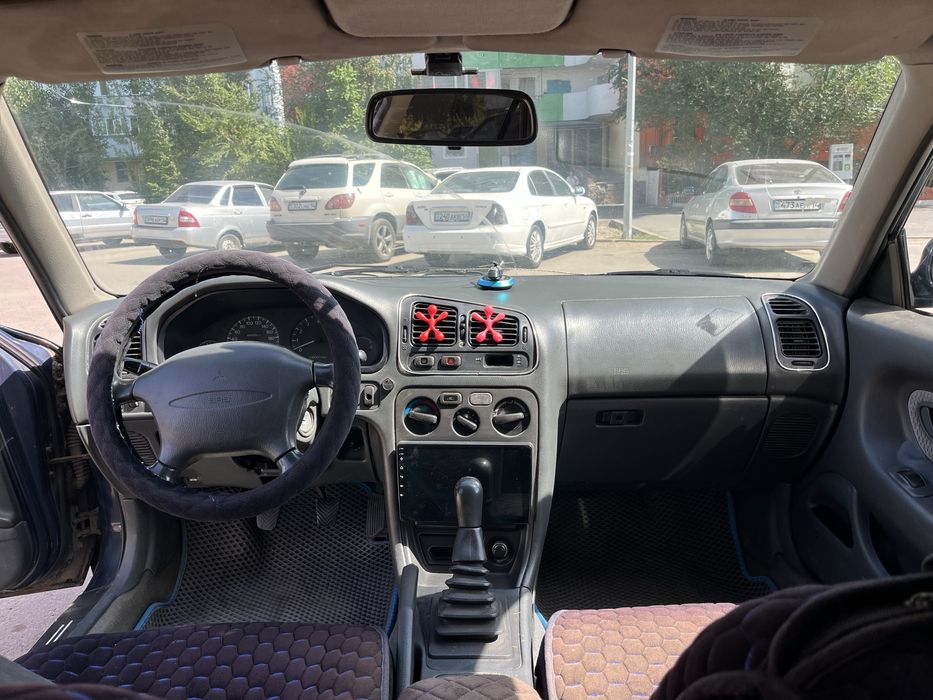 Mitsubishi Galant