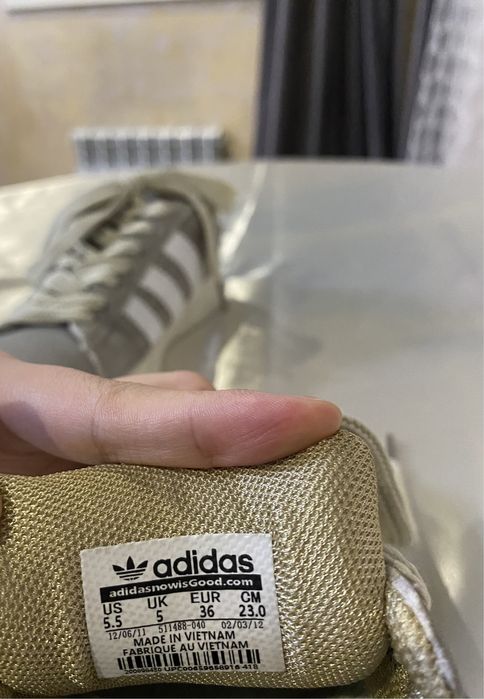 Продам женские кроссовки