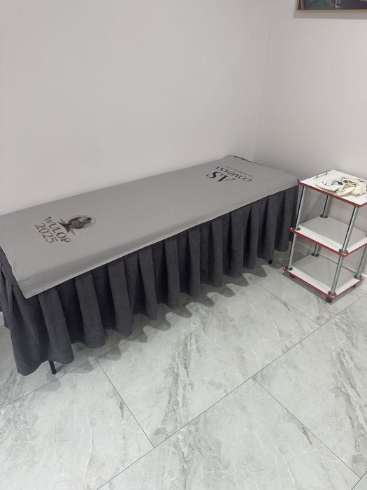 Рабочее место лашмейкера — кушетка в салоне красоты