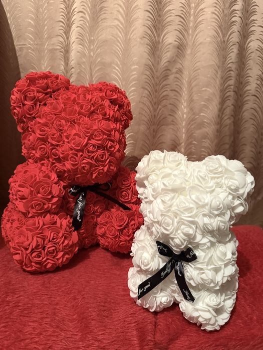 Мече от рози със панделка. Червено,Розово,Бяло