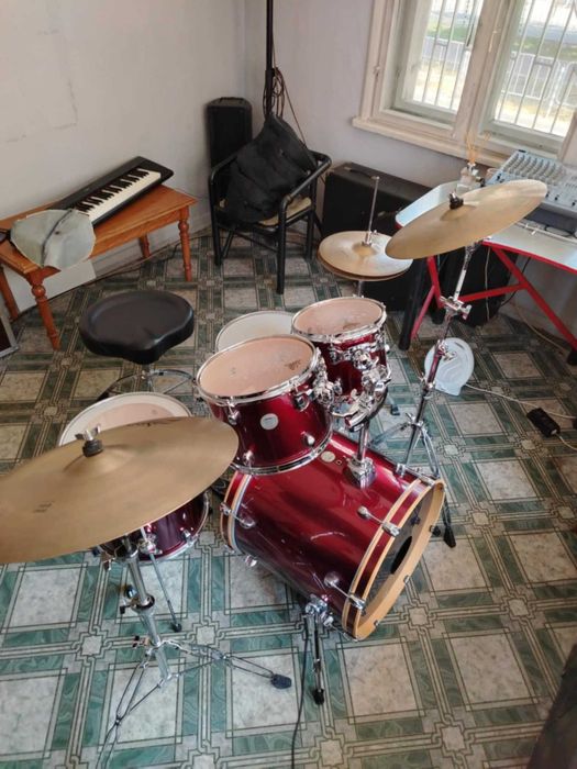 Продавам
Професионален Комплект барабани Mapex Meridian Birch