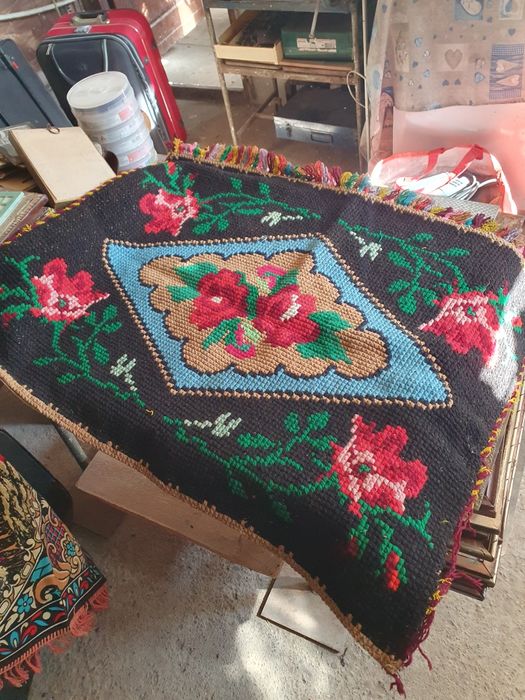 Diferite carpete făcute manual