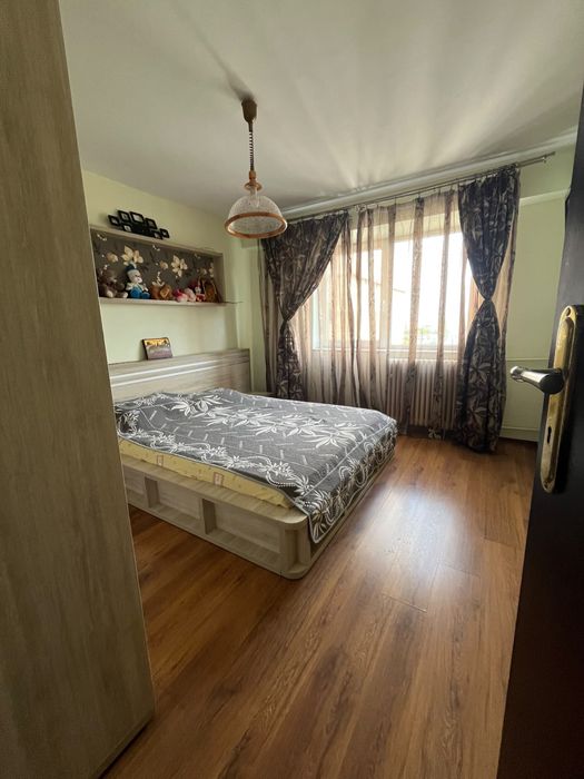apartament 3 camere de vanzare, zona tomis 3 (macul rosu)