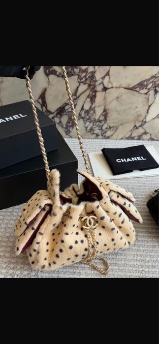 Чанта Chanel 25 пухена