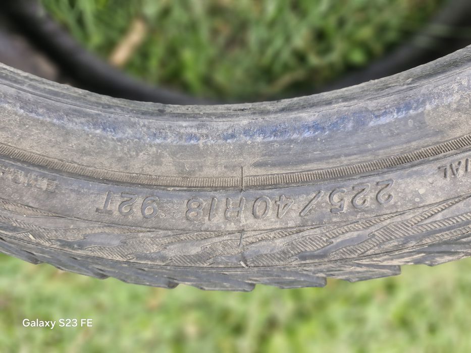 Продам шины зима 225/40/18