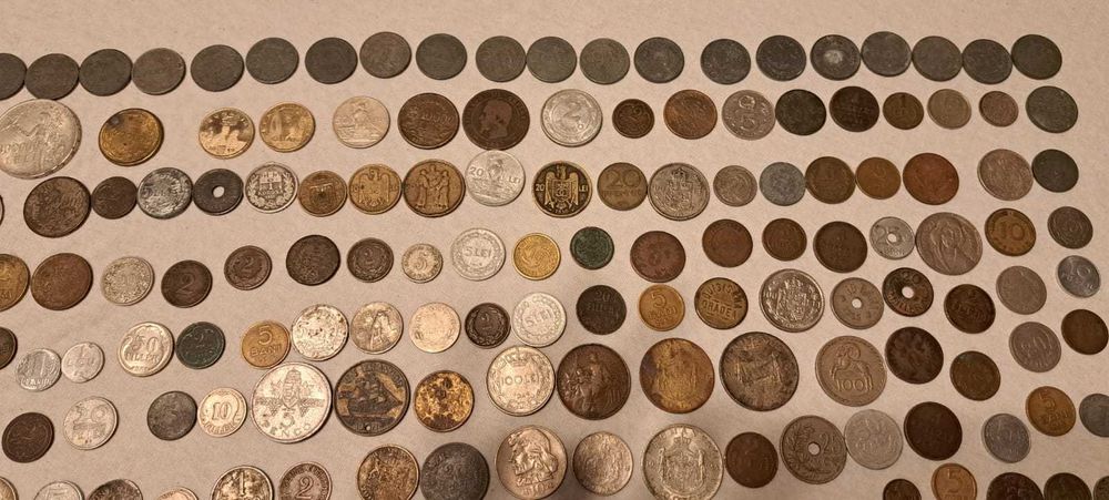 Vand sau schimb Colectie 277 monede si 72 de bancnote