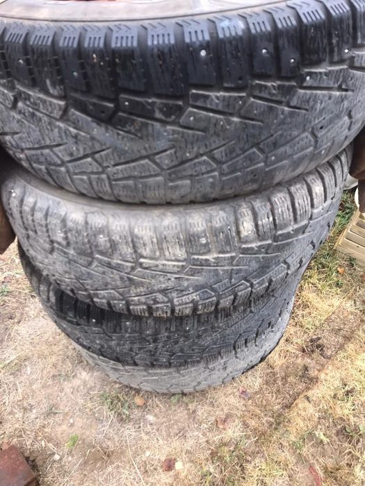 Продам комплект зимний резины!