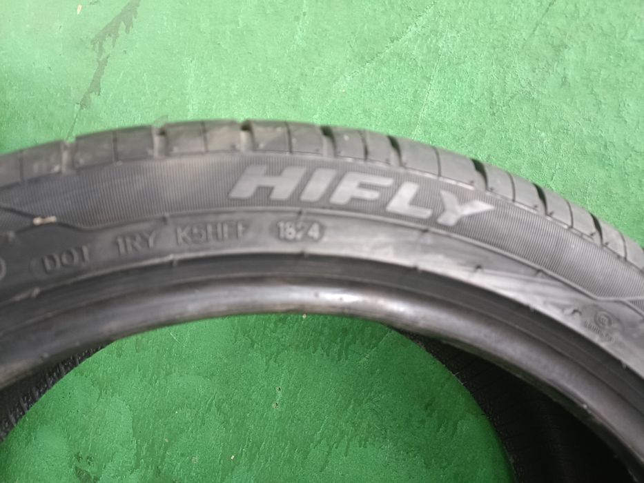 Шины новые  245/40 R 18