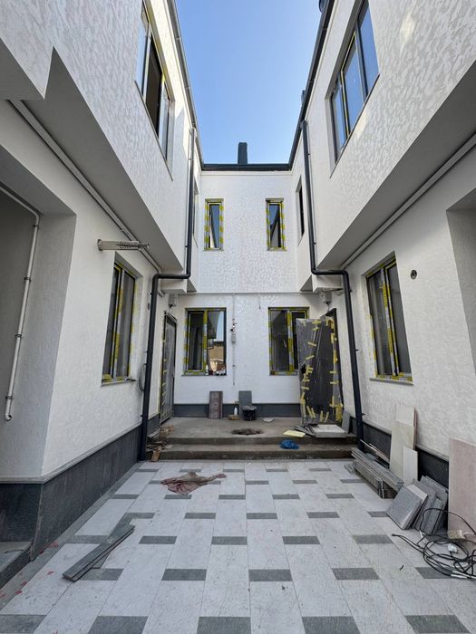 Срочно продаётся Танхаус 2ком студия М.улугбек район Максим горький