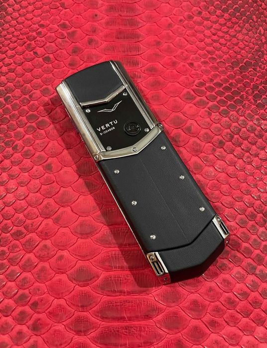 Подмяна на кожите за всички модели на Vertu