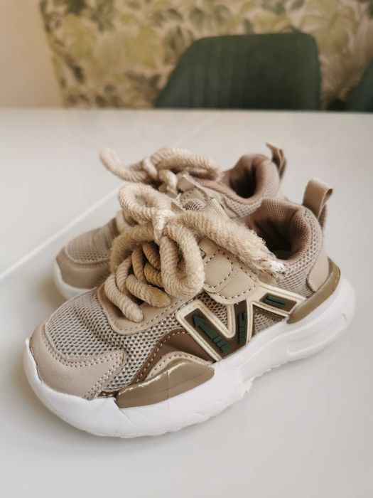 Кросовки детские 27 размер