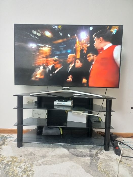 Подставка стеклянная под телевизор