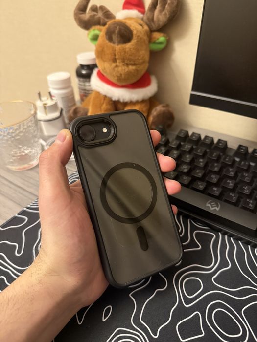 Продам Iphone 16e