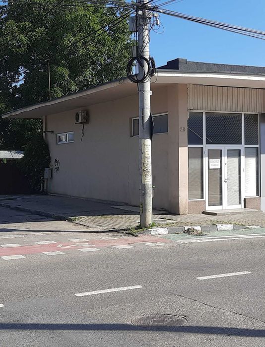 Stradal, trafic intens, proprietar. Se pot trimite oferte de pret.