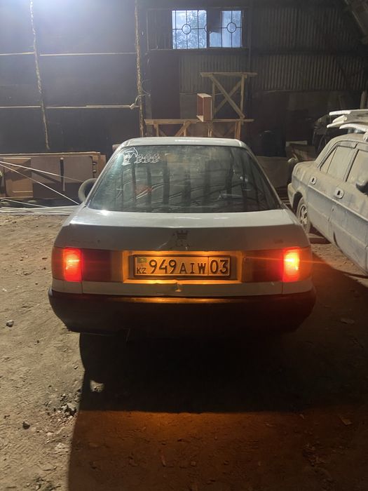 Продам автомобиль ауди 80 / кпп механика
