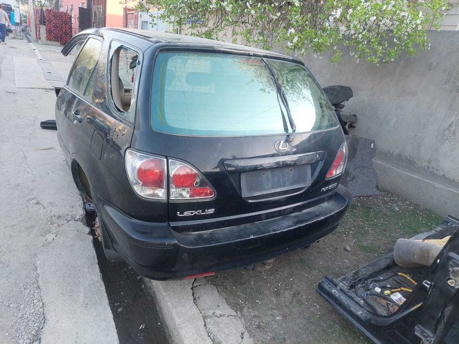 задняя часть на lexus rx 300